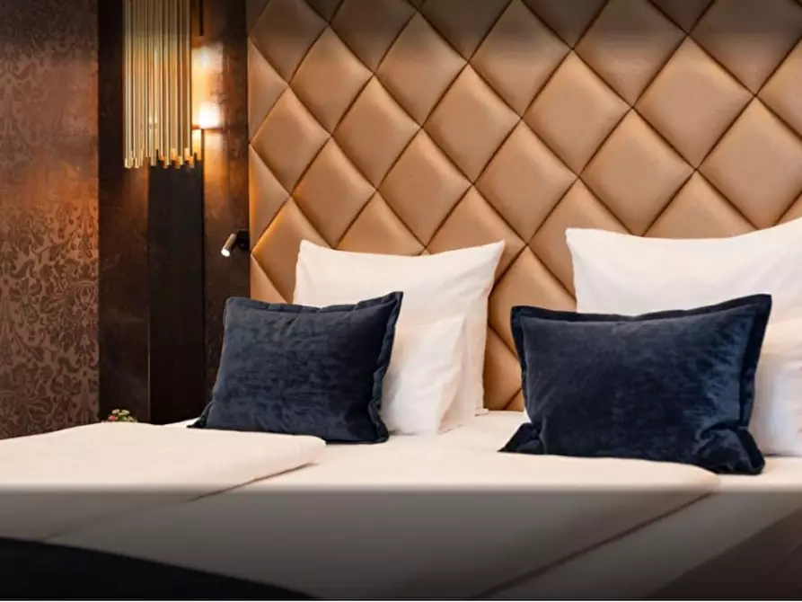 Immagine 5 di Hotel in vendita  in Via del Tritone a Roma