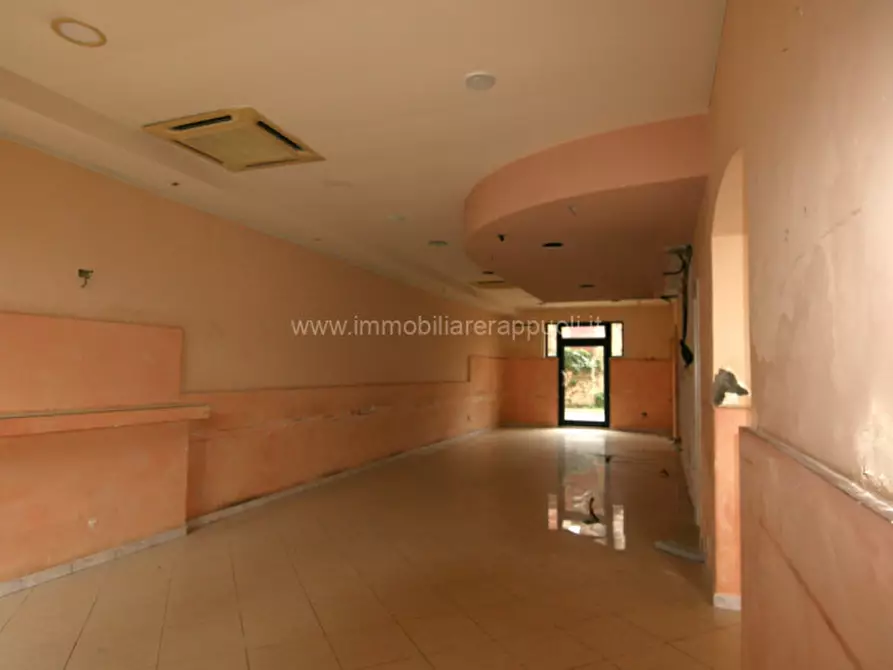 Immagine 1 di Attività commerciale in affitto  a Sinalunga