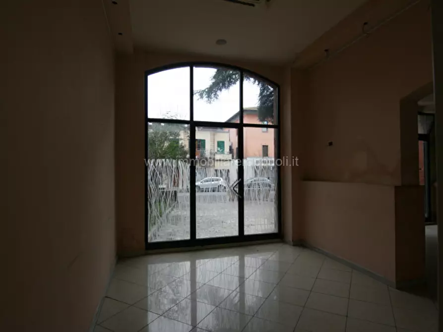 Immagine 3 di Attività commerciale in affitto  a Sinalunga