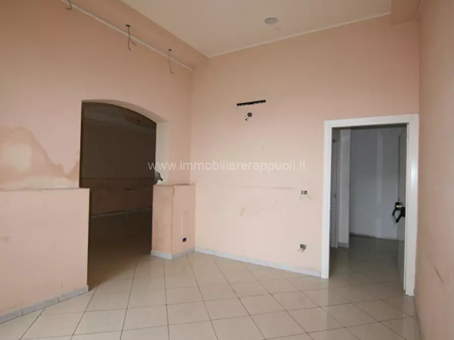 Immagine 4 di Attività commerciale in affitto  a Sinalunga