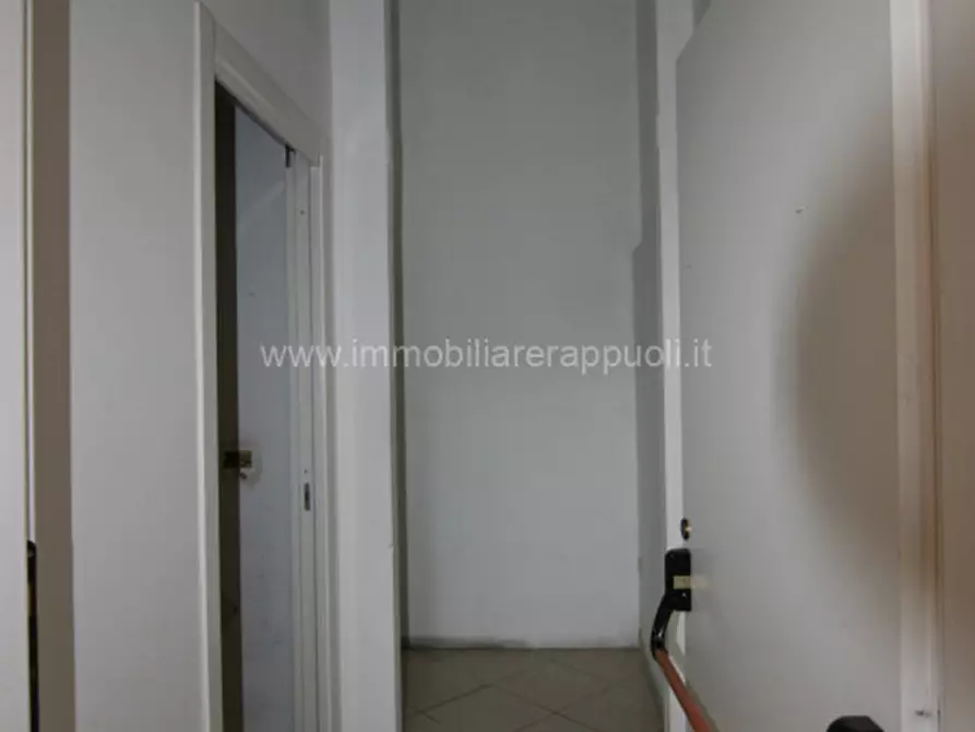 Immagine 5 di Attività commerciale in affitto  a Sinalunga