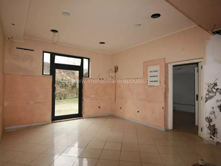 Immagine 8 di Attività commerciale in affitto  a Sinalunga