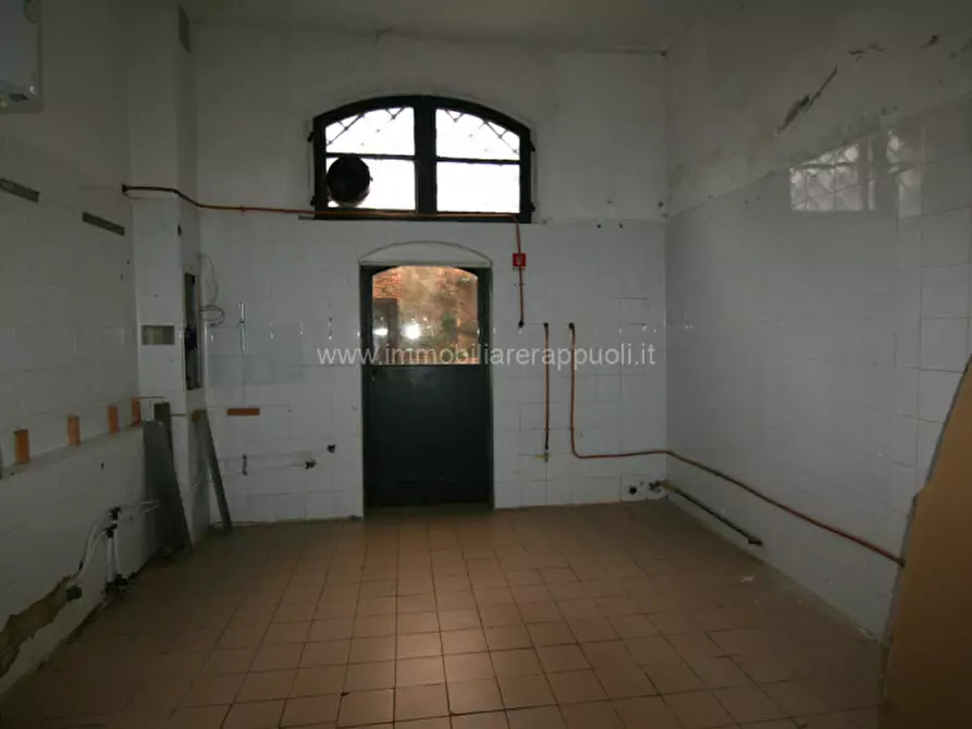 Immagine 11 di Attività commerciale in affitto  a Sinalunga