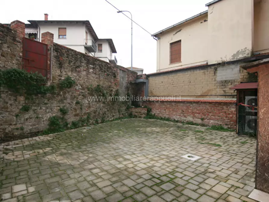 Immagine 12 di Attività commerciale in affitto  a Sinalunga