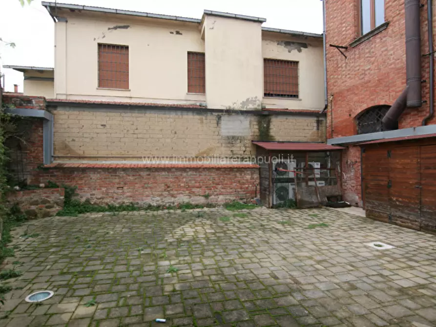 Immagine 13 di Attività commerciale in affitto  a Sinalunga