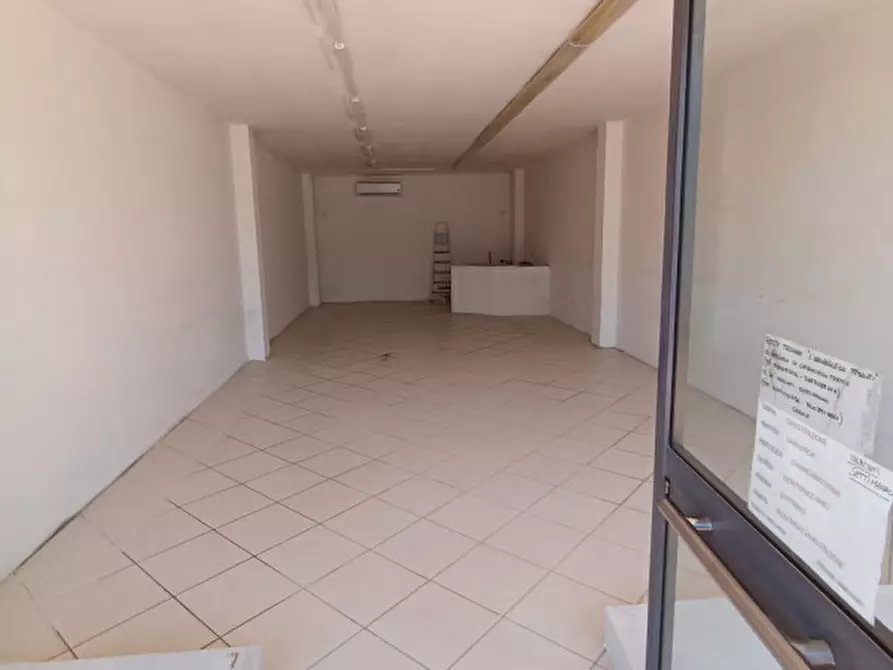 Immagine 1 di Attività commerciale in vendita  a Sinalunga
