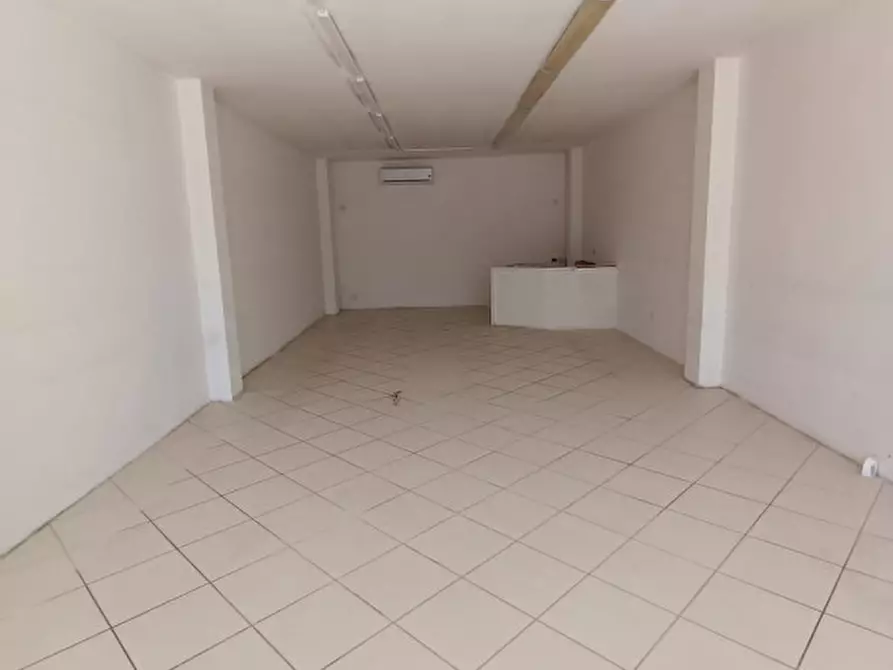 Immagine 4 di Attività commerciale in vendita  a Sinalunga