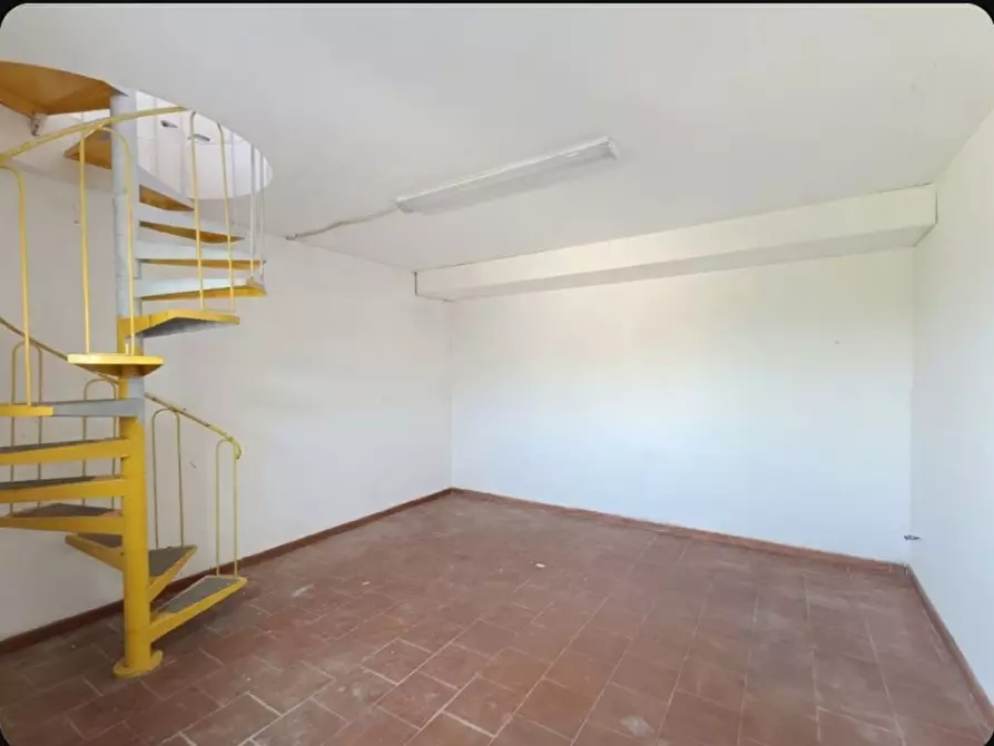 Immagine 7 di Attività commerciale in vendita  a Sinalunga