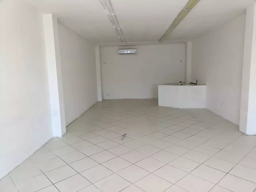 Immagine 8 di Attività commerciale in vendita  a Sinalunga
