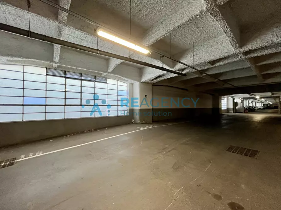 Immagine 2 di Posto auto in vendita  in Via Francesco Dassori a Genova