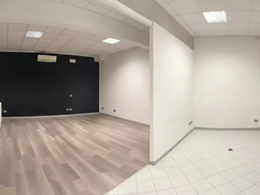 Immagine 2 di Negozio in affitto  in Via Gallo Marcucci a Faenza