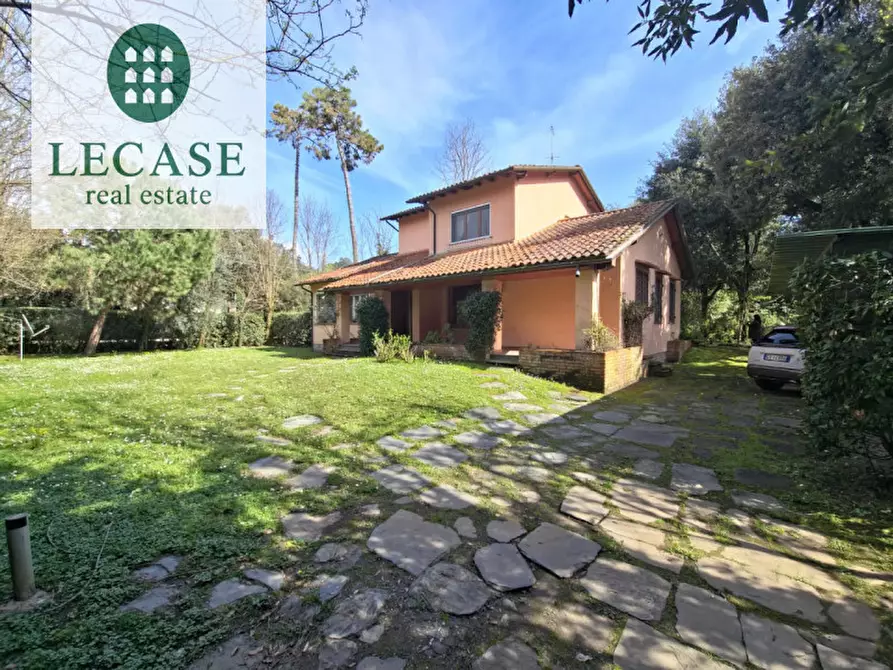 Immagine 1 di Villa in affitto  in Via Simone Martini a Forte Dei Marmi