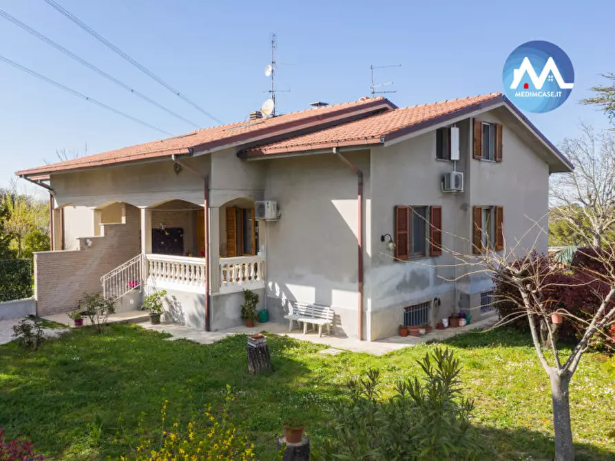 Immagine 1 di Villa in vendita  in Strada della Querciabella a Pesaro