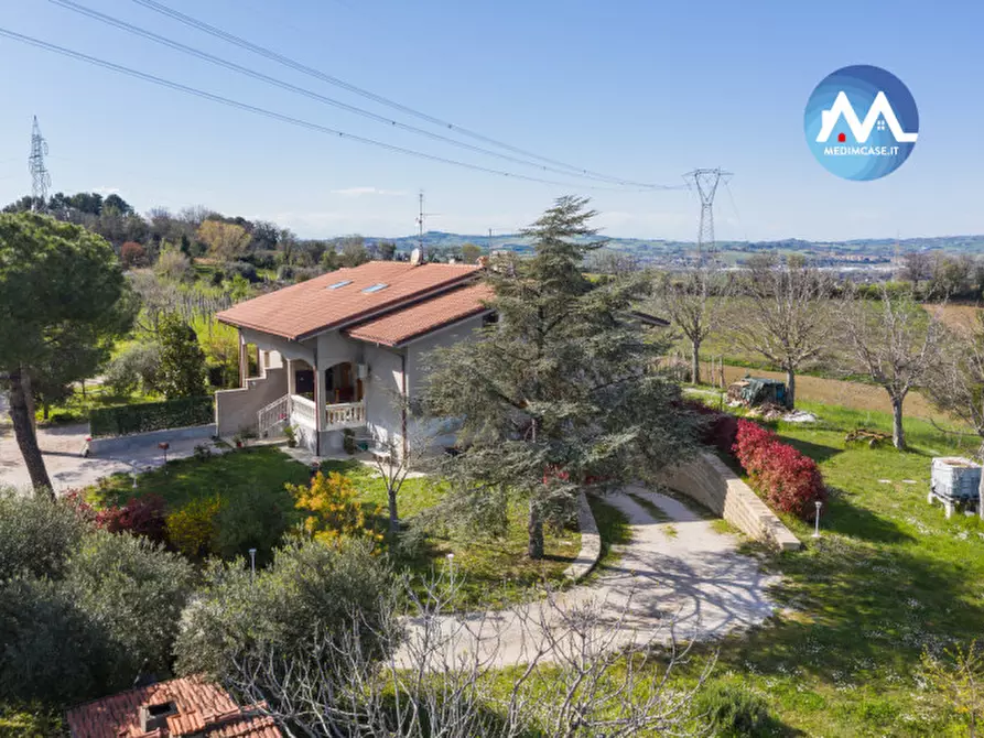 Immagine 2 di Villa in vendita  in Strada della Querciabella a Pesaro
