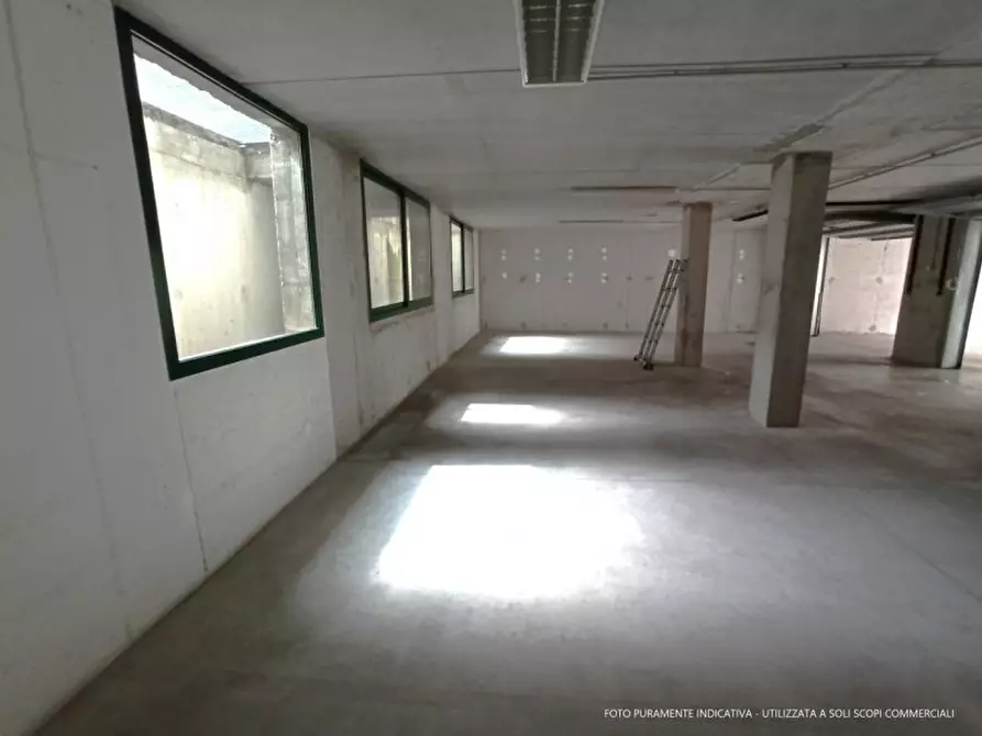 Immagine 1 di Magazzino in vendita  a Teolo