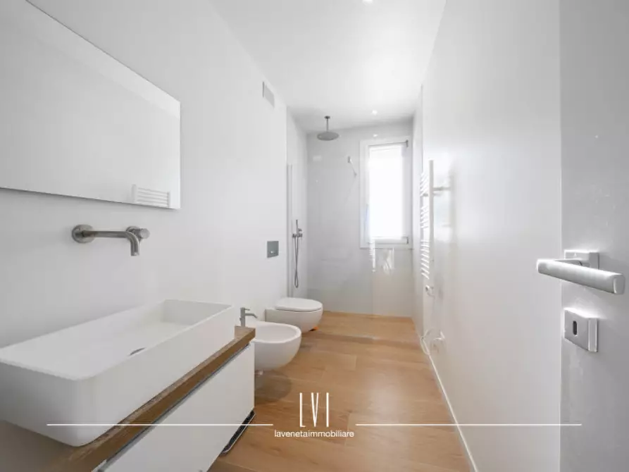 Immagine 15 di Appartamento in vendita  in Via dell'Angelo a Jesolo