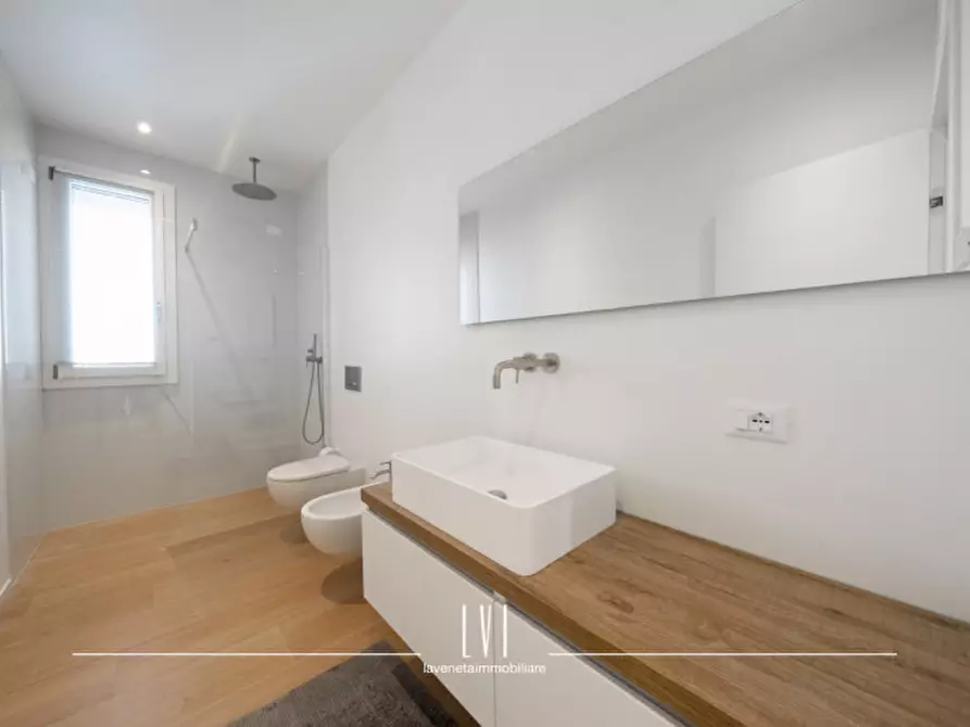 Immagine 17 di Appartamento in vendita  in Via dell'Angelo a Jesolo