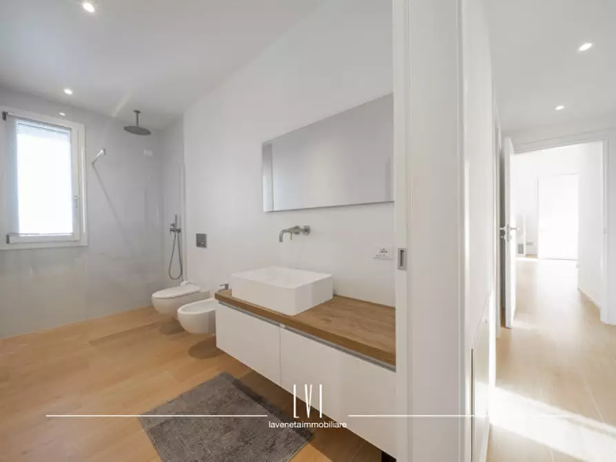 Immagine 18 di Appartamento in vendita  in Via dell'Angelo a Jesolo