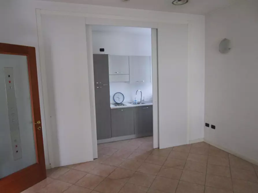 Immagine 1 di Ufficio in affitto  a Stra