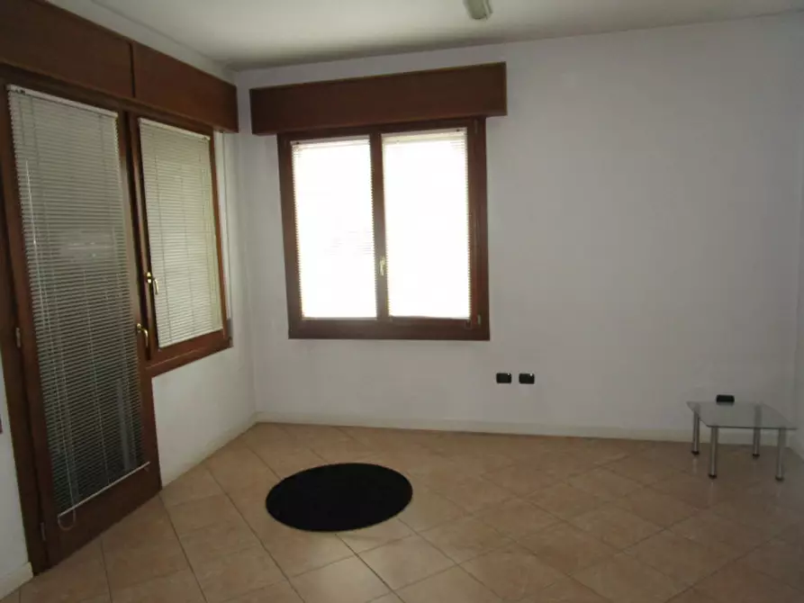 Immagine 2 di Ufficio in affitto  a Stra