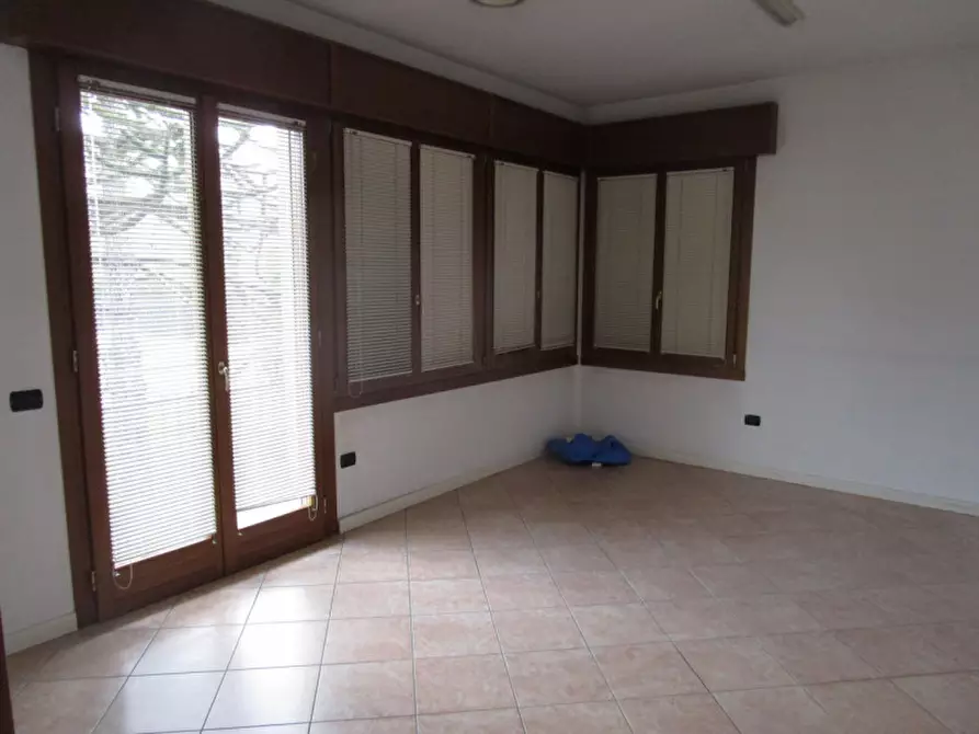 Immagine 3 di Ufficio in affitto  a Stra