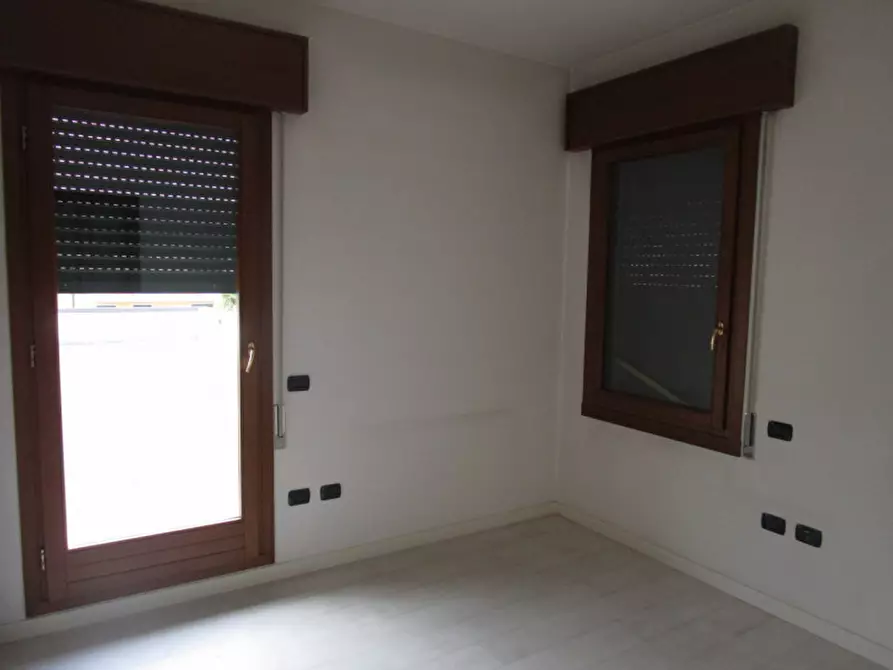 Immagine 8 di Ufficio in affitto  a Stra