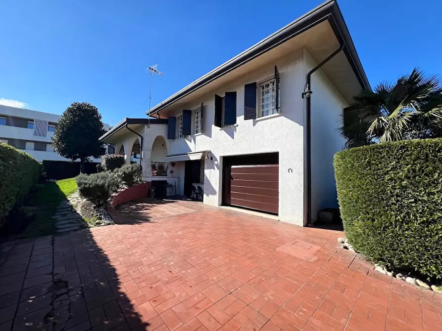 Immagine 1 di Casa indipendente in vendita  a Stra