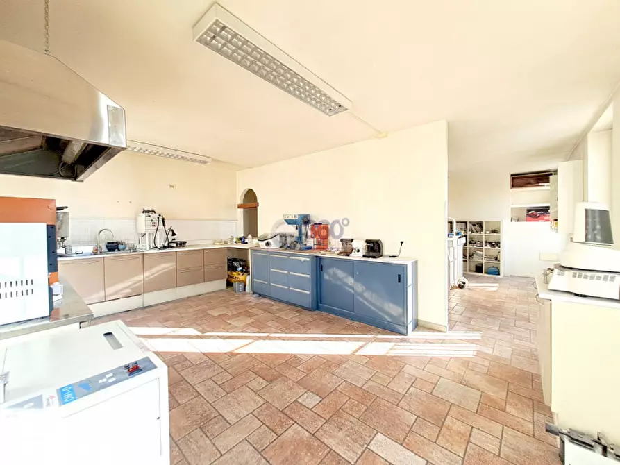 Immagine 8 di Ufficio in affitto  in Piazza Europa a Passirano