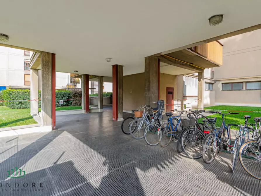 Immagine 30 di Appartamento in vendita  in Via Marzabotto a Bologna