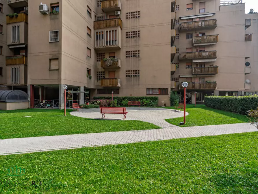 Immagine 40 di Appartamento in vendita  in Via Marzabotto a Bologna