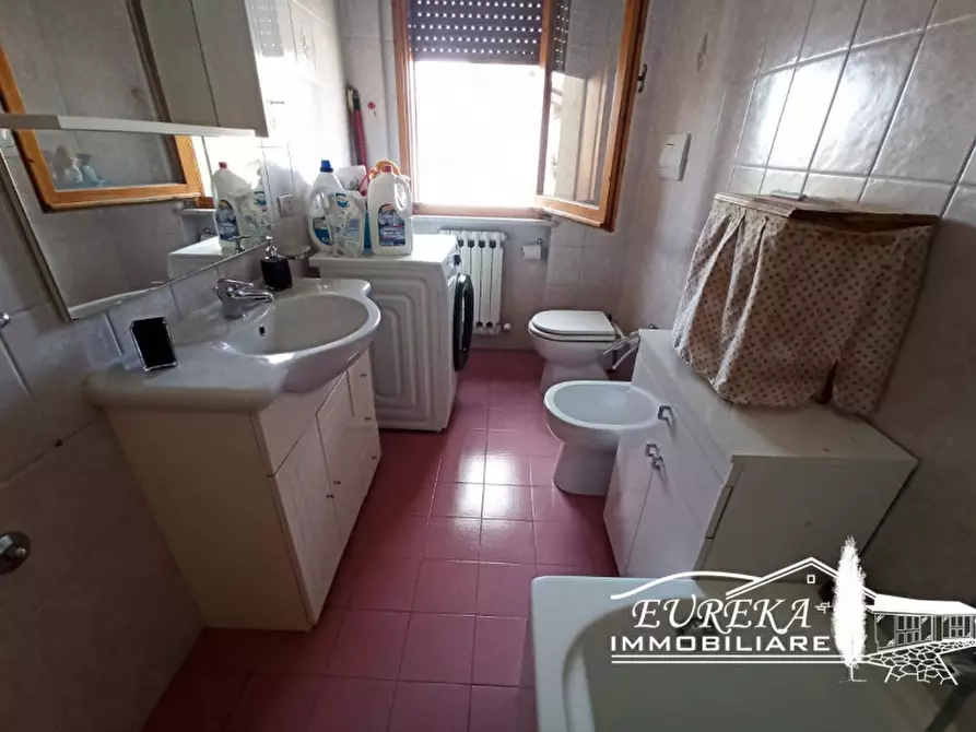 Immagine 10 di Appartamento in vendita  in via roma 152 a Castiglione Del Lago