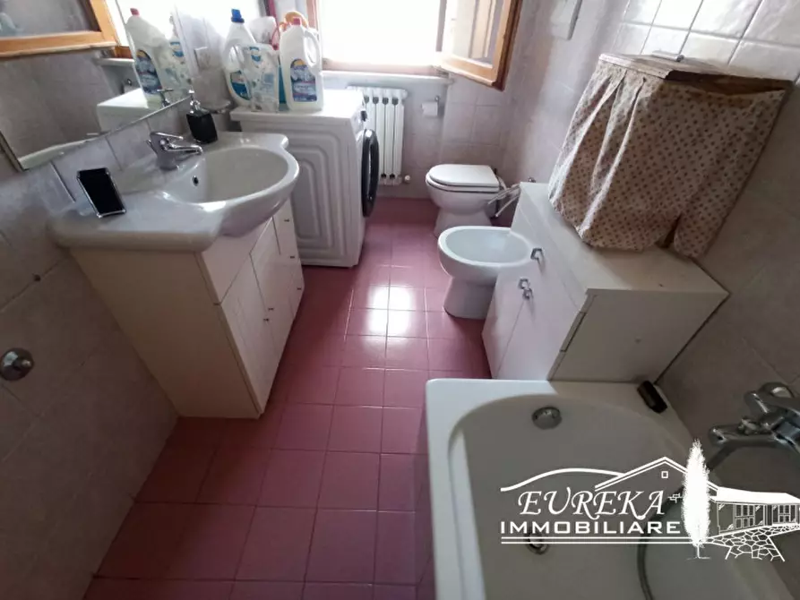 Immagine 11 di Appartamento in vendita  in via roma 152 a Castiglione Del Lago