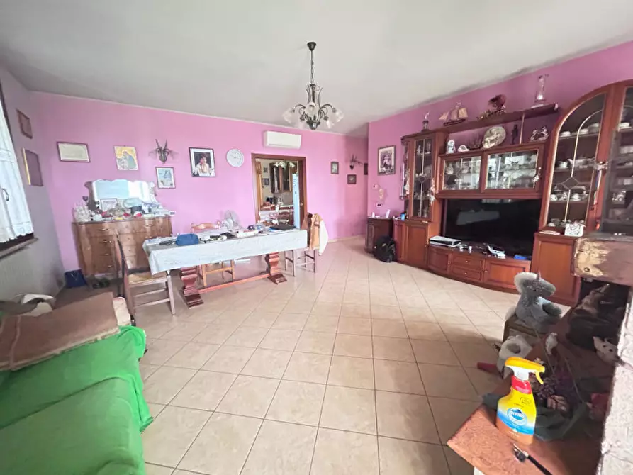 Immagine 2 di Appartamento in vendita  in Via De Rossi a Boretto