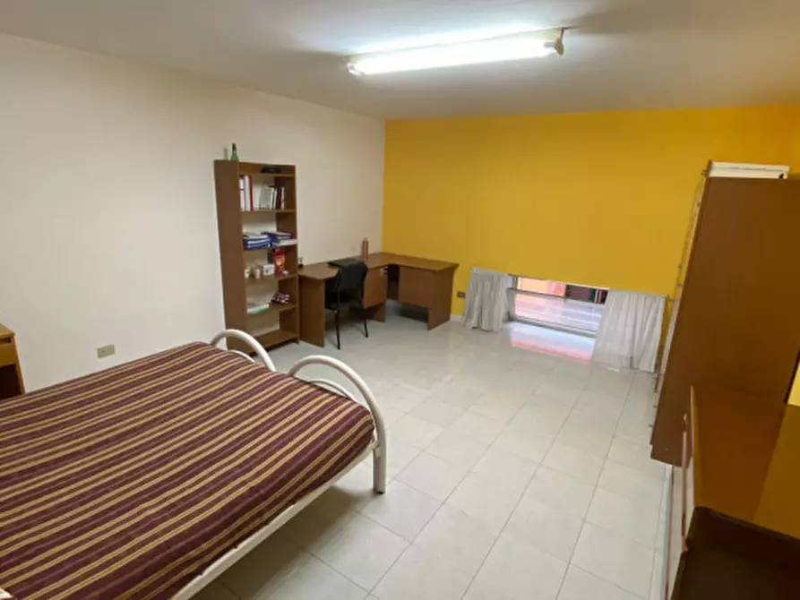 Immagine 8 di Camera in affitto  in via san paolo ai tribunali a Napoli
