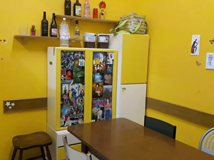 Immagine 21 di Camera in affitto  in via san paolo ai tribunali a Napoli