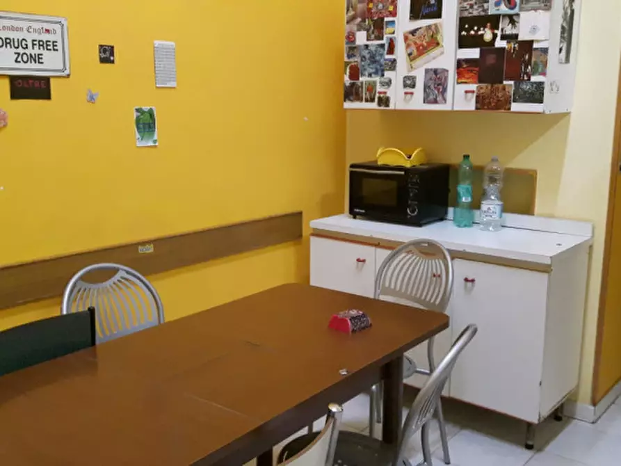 Immagine 24 di Camera in affitto  in via san paolo ai tribunali a Napoli