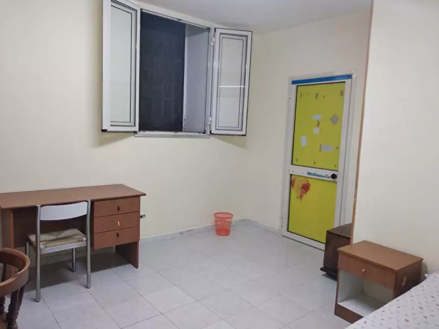 Immagine 33 di Camera in affitto  in via san paolo ai tribunali a Napoli
