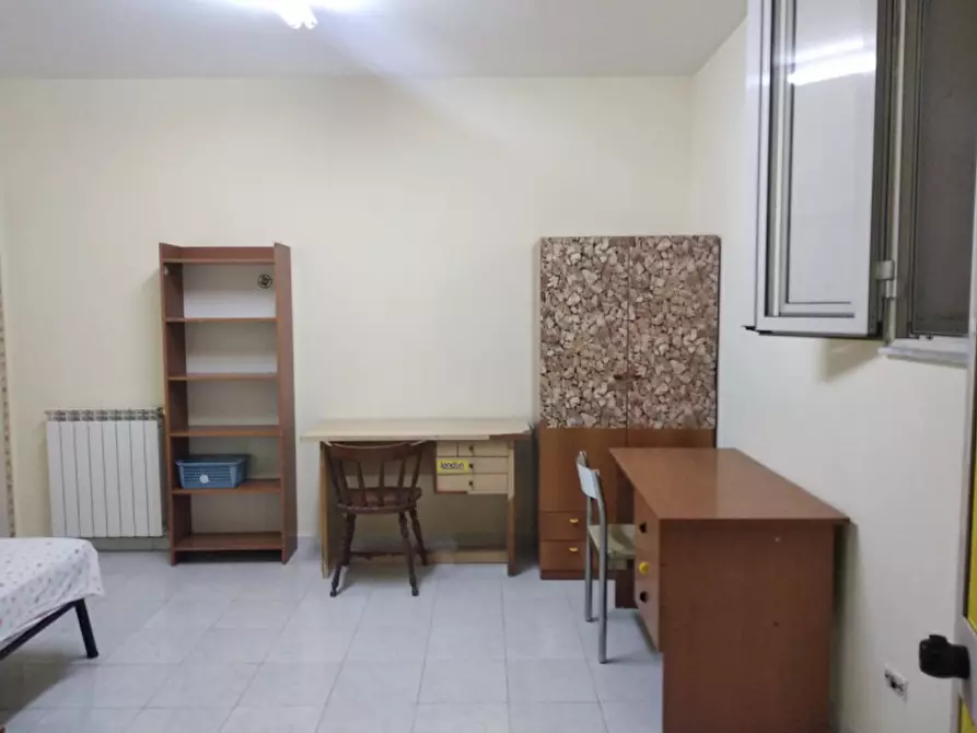 Immagine 34 di Camera in affitto  in via san paolo ai tribunali a Napoli