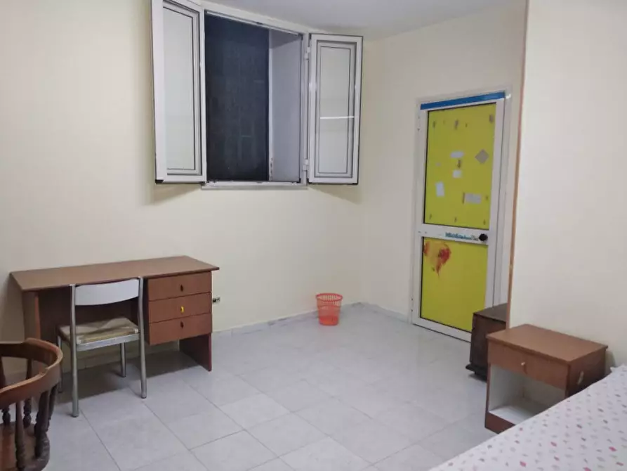 Immagine 38 di Camera in affitto  in via san paolo ai tribunali a Napoli