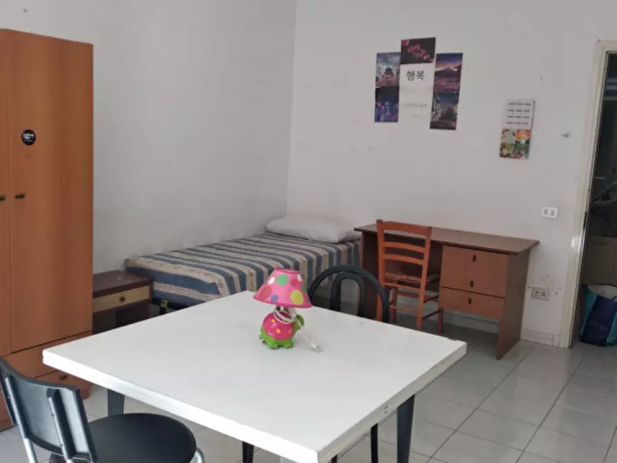 Immagine 47 di Camera in affitto  in via san paolo ai tribunali a Napoli