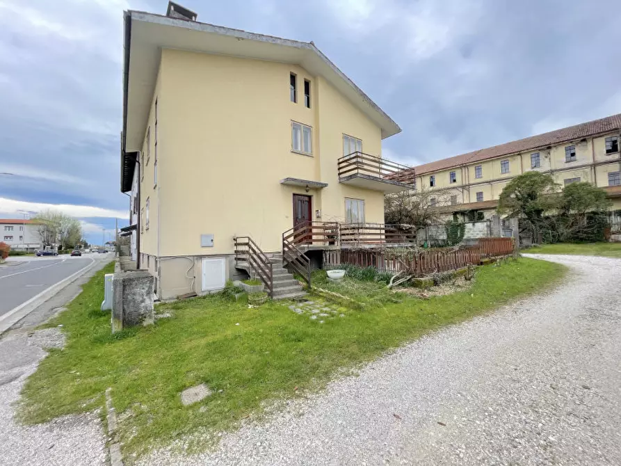 Immagine 1 di Casa trifamiliare in vendita  in Via Buttrio a Udine
