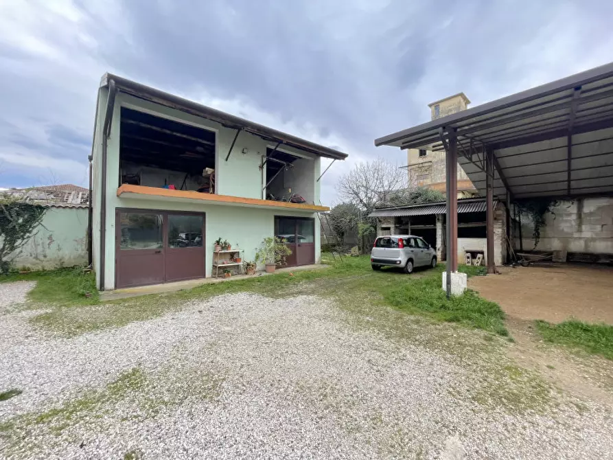 Immagine 4 di Casa trifamiliare in vendita  in Via Buttrio a Udine
