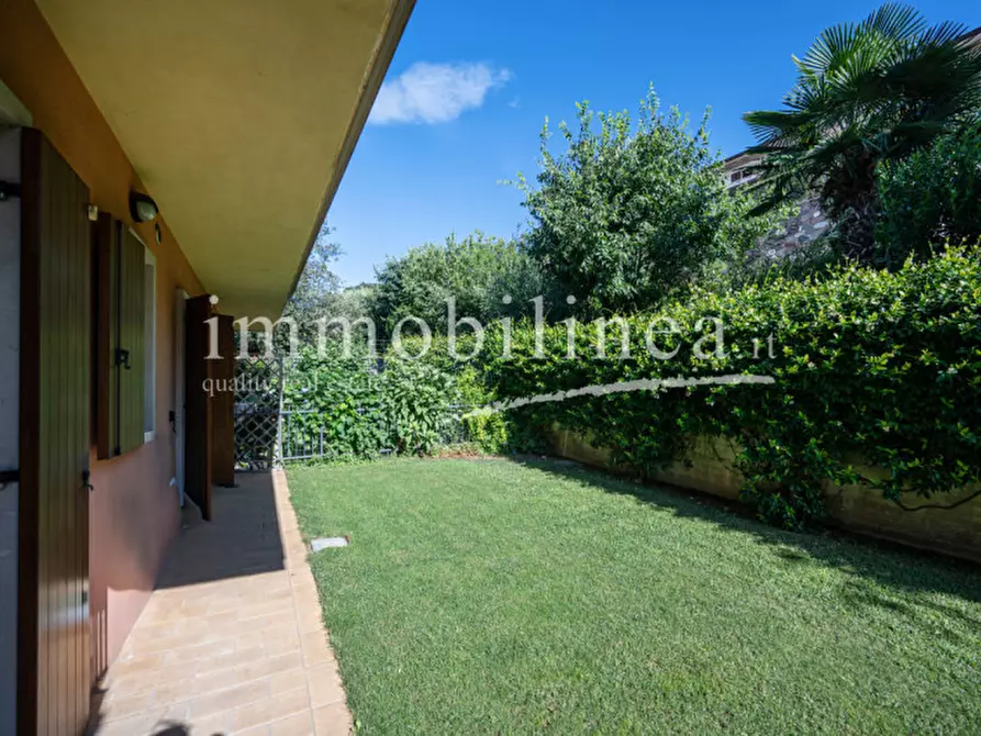 Immagine 15 di Appartamento in vendita  in Via Giacomo Leopardi a Cavaion Veronese