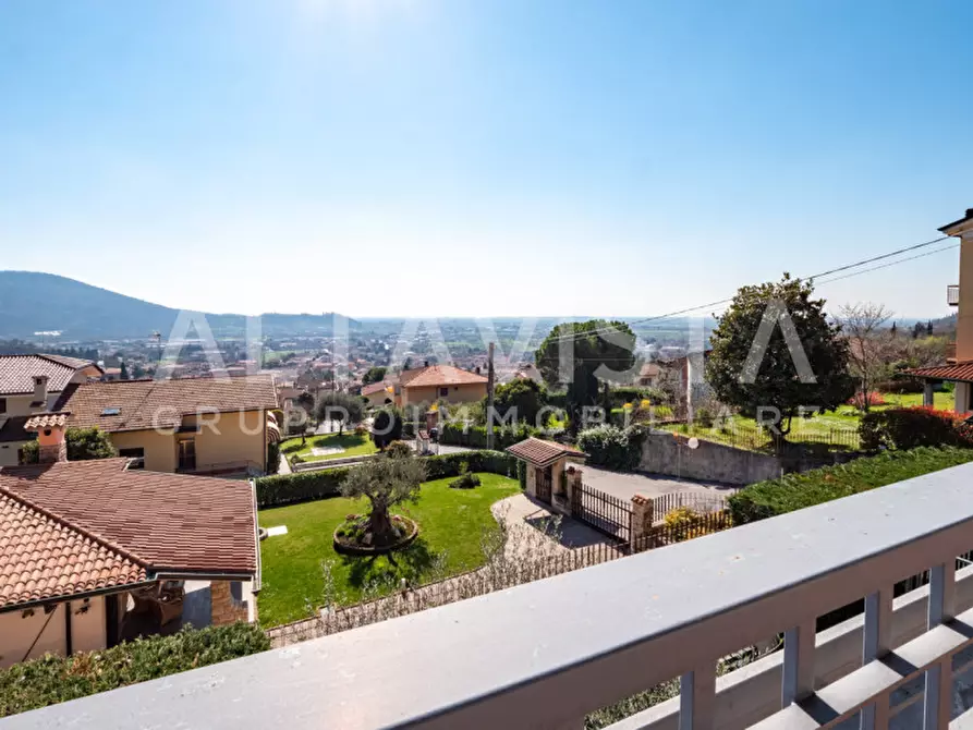 Immagine 38 di Villa in vendita  in Via Giacomo Puccini a Botticino