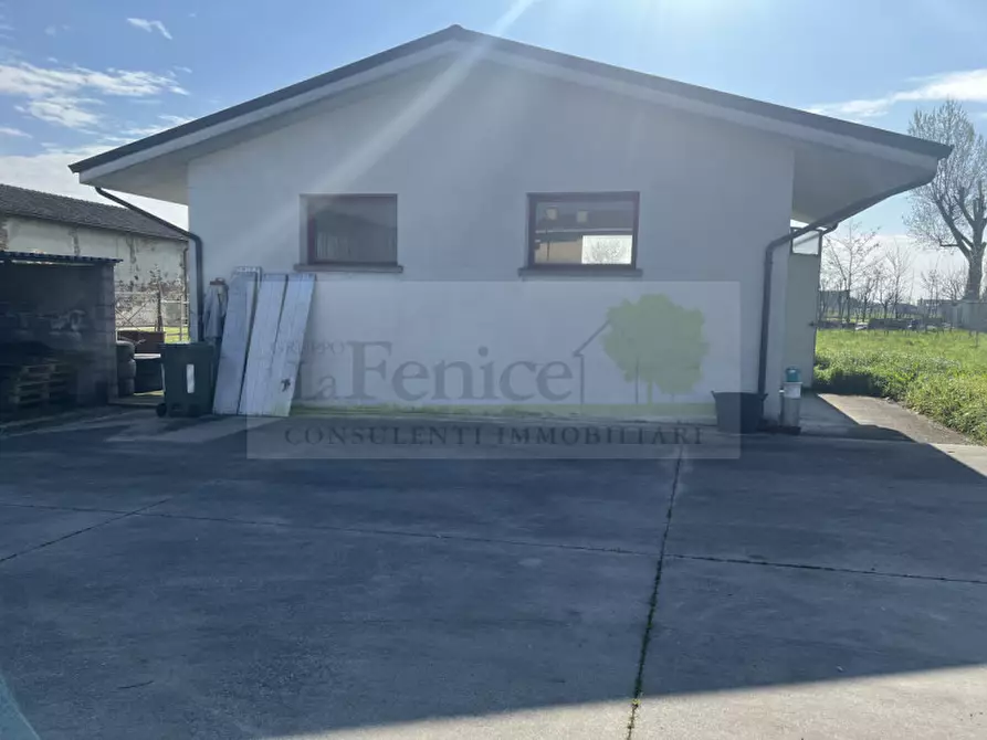 Immagine 1 di Magazzino in vendita  in Piubega a Piubega