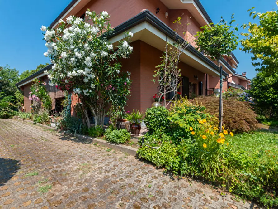 Immagine 3 di Villa in vendita  in Via Dante Alighieri 16 a Borgaro Torinese