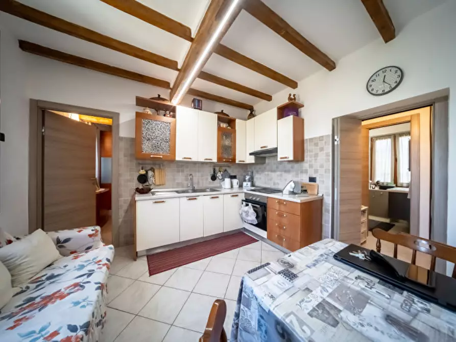 Immagine 2 di Attività commerciale in vendita  in Strada Colombarola n.101 a Parma