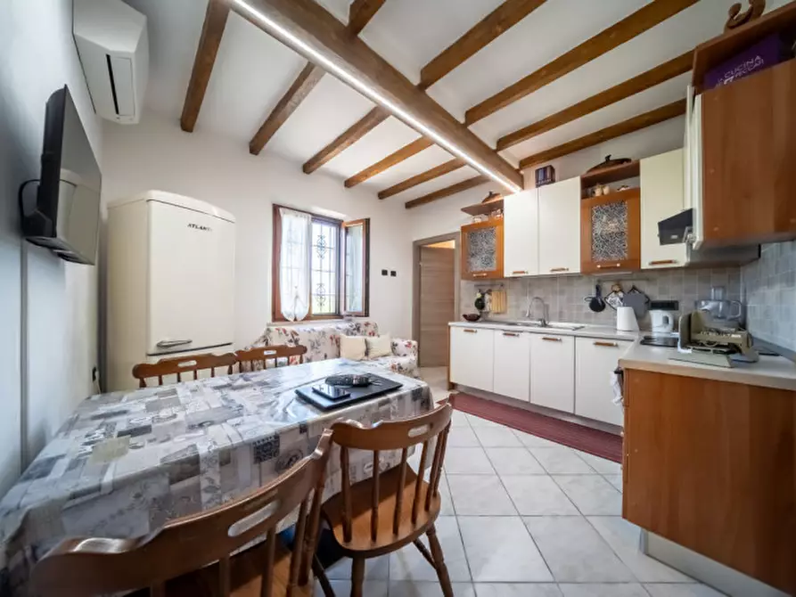 Immagine 4 di Attività commerciale in vendita  in Strada Colombarola n.101 a Parma