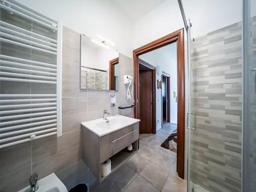 Immagine 25 di Attività commerciale in vendita  in Strada Colombarola n.101 a Parma