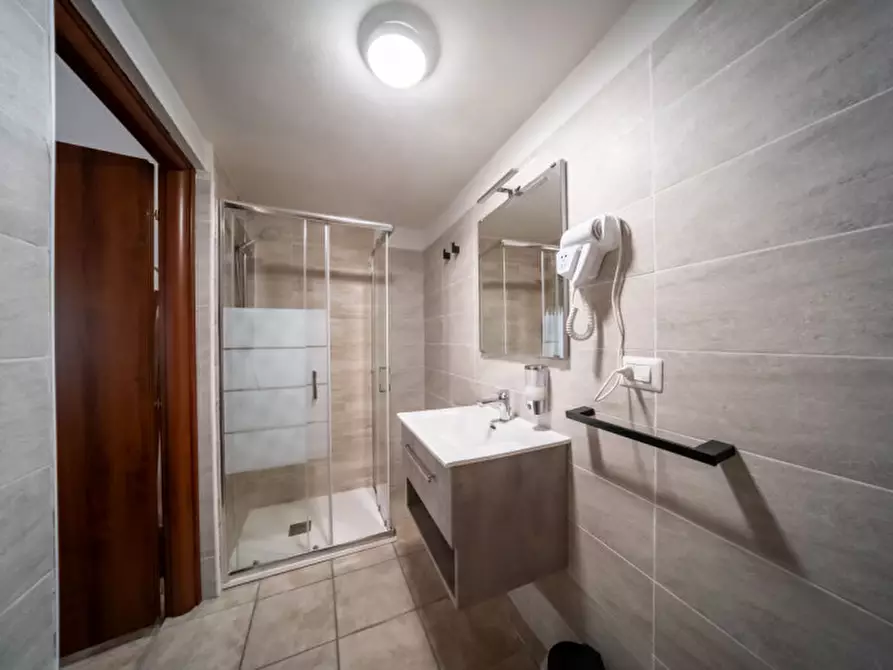 Immagine 26 di Attività commerciale in vendita  in Strada Colombarola n.101 a Parma